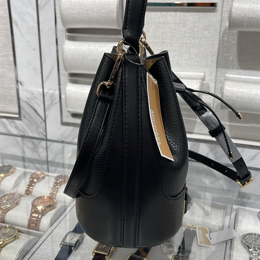 MICHAEL KORS 
Reed Medium Pebbled Leather Bucket Bag Satchel Crossbody
Black
NWT - Picture 7 of 16